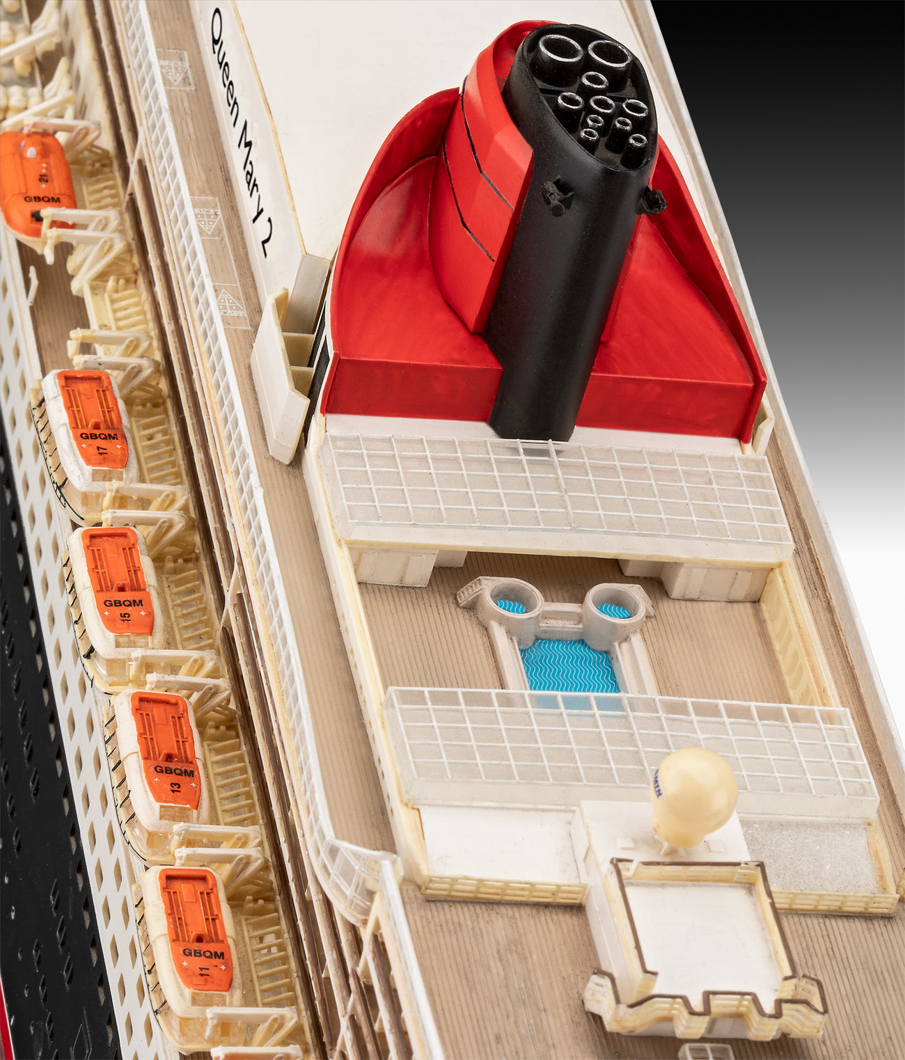 Revell 1/400 RMS Queen Mary 2