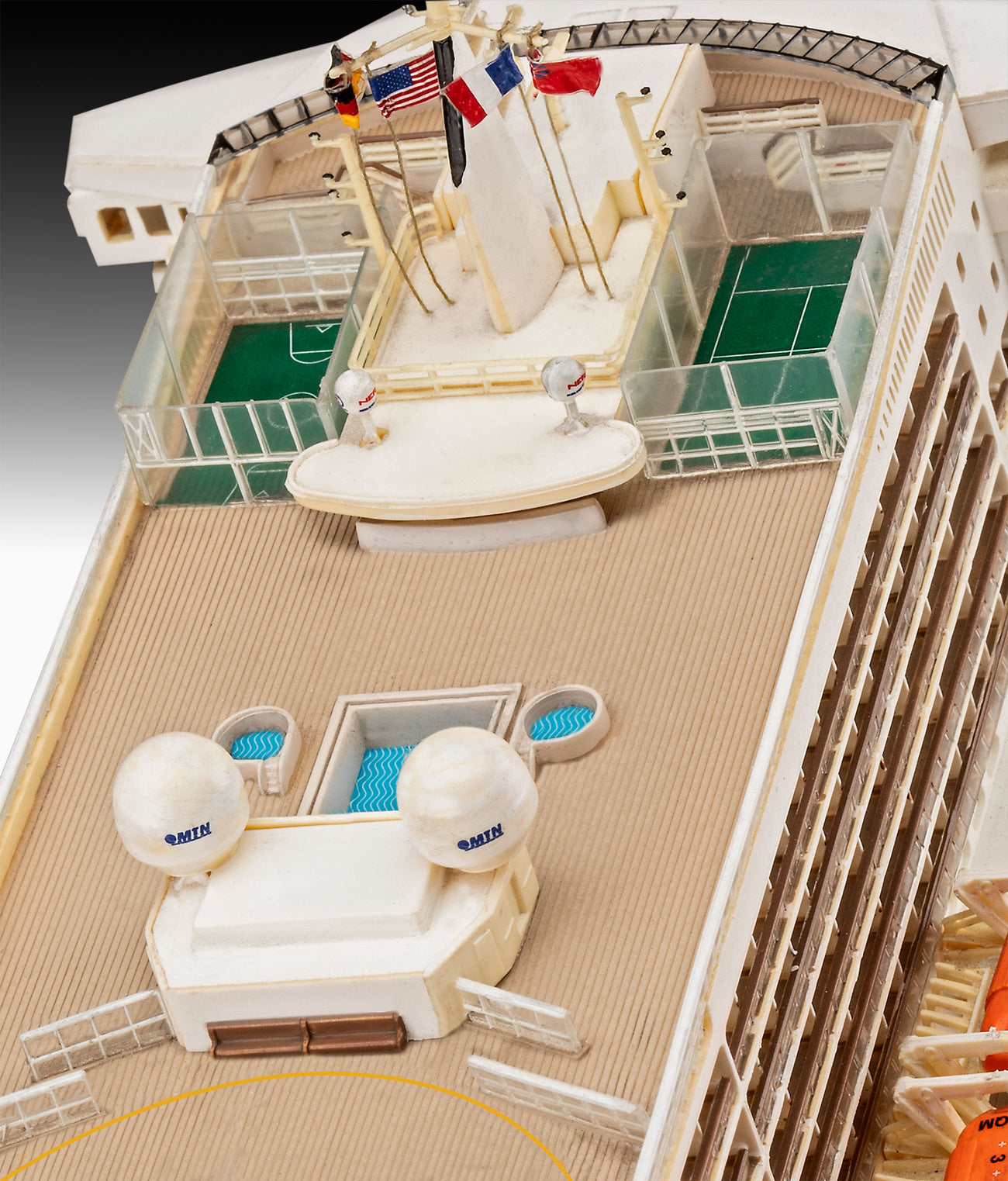 Revell 1/400 RMS Queen Mary 2