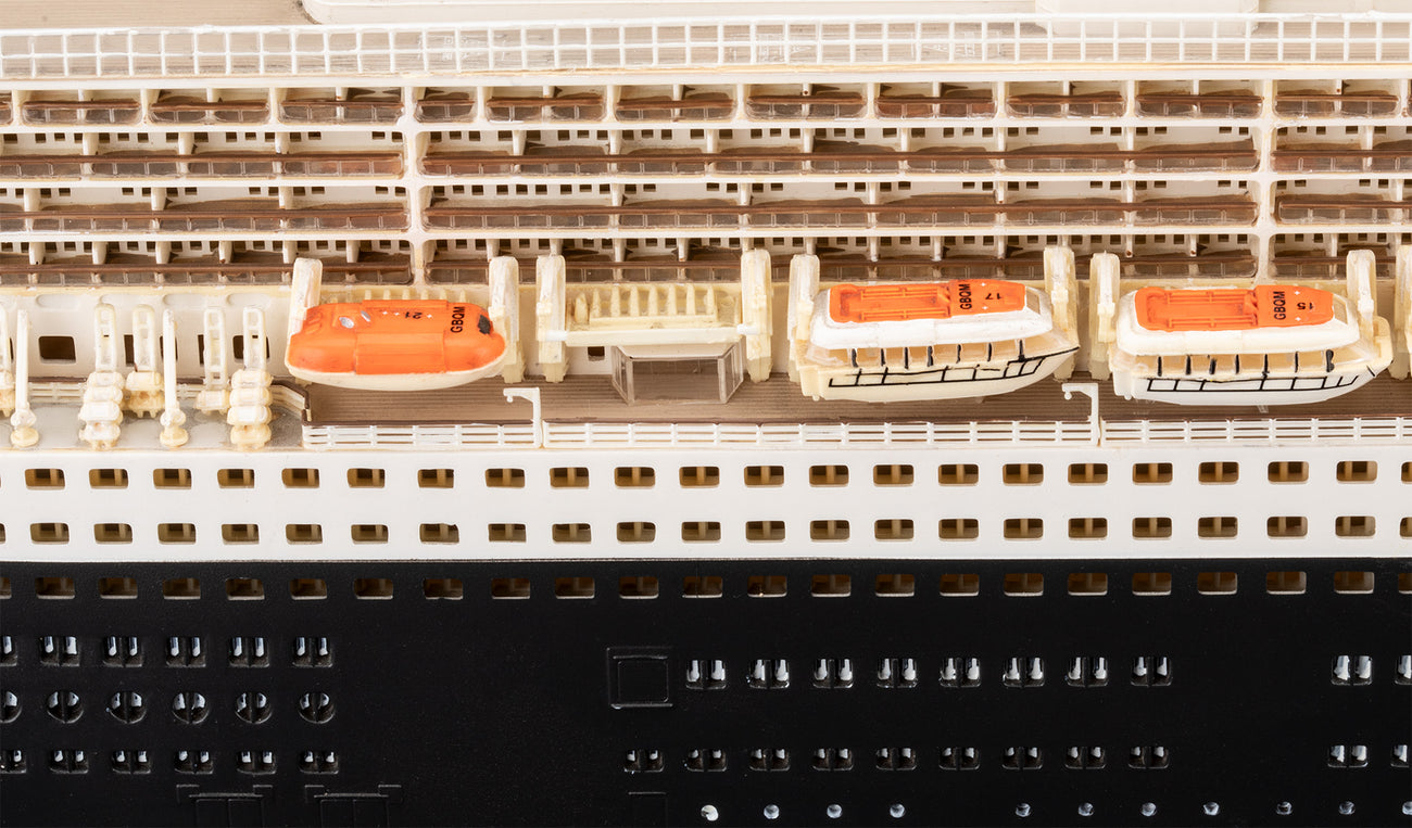Revell 1/400 RMS Queen Mary 2