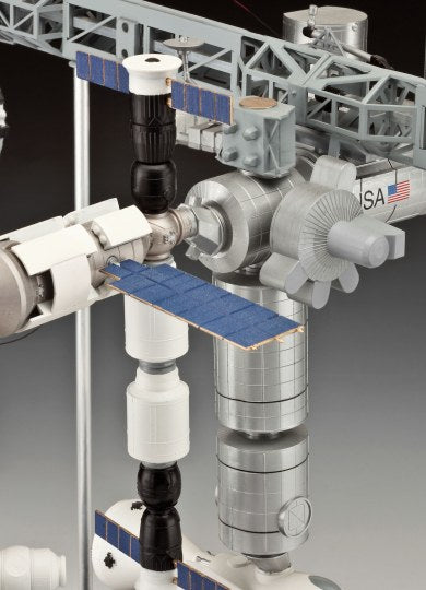 1/144 International Space Station 