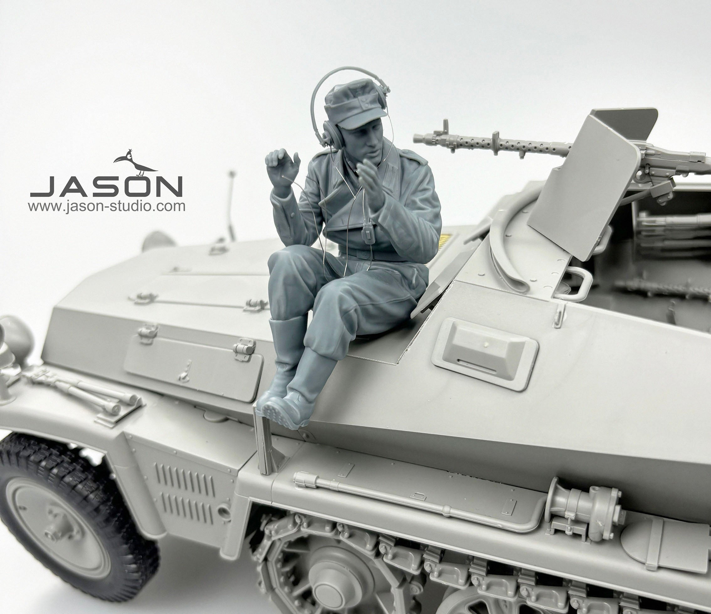 1/16 German Sd.Kfz. 250/1 Ausf.A Half Track Radio Operator, Resin - Hobby Sense