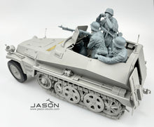 1/16 German Sd.Kfz. 250/1 Ausf.A Halftrack Crew. Resin