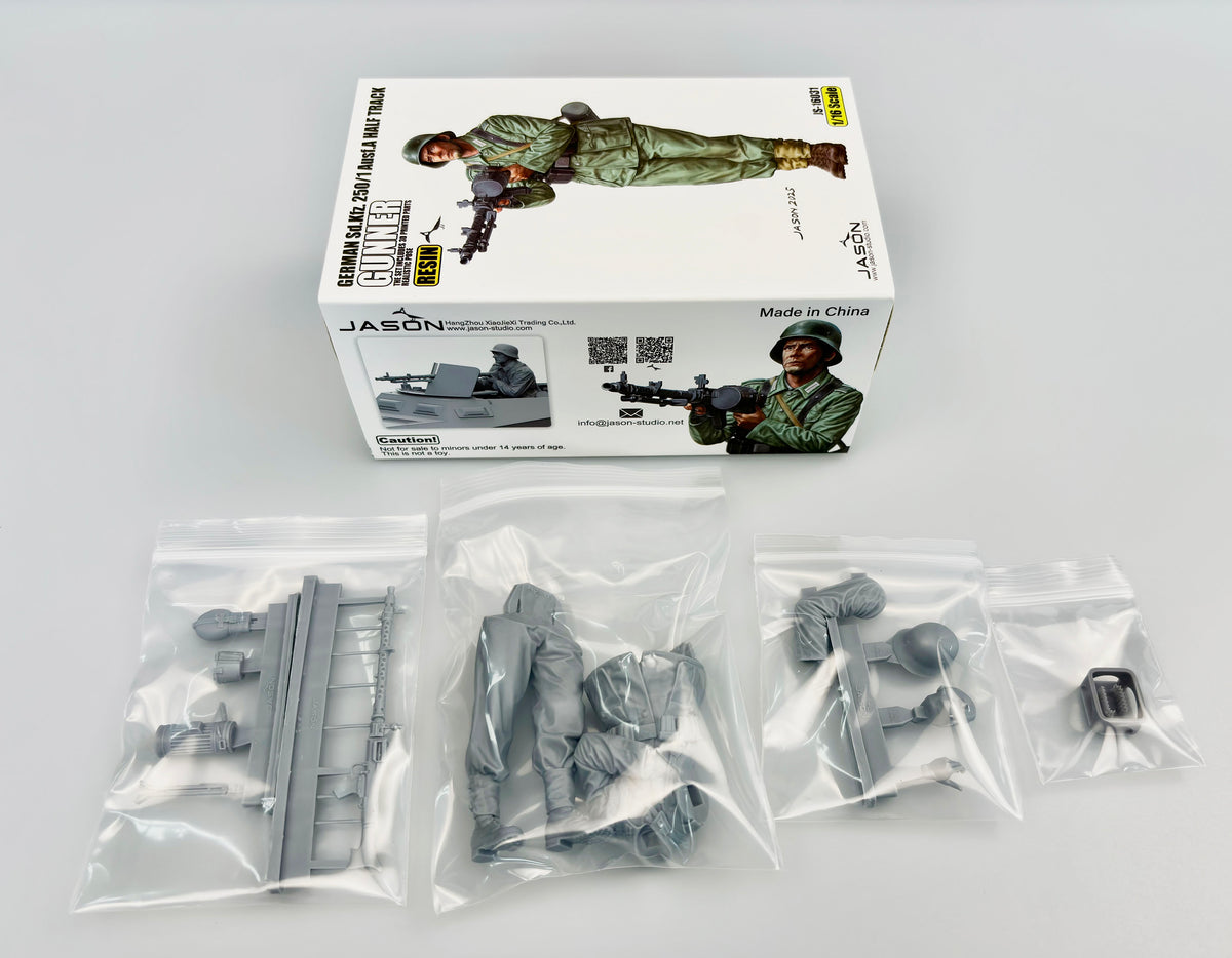 1/16 German Sd.Kfz. 250/1 Ausf.A Half Track Gunner, Resin - Hobby Sense