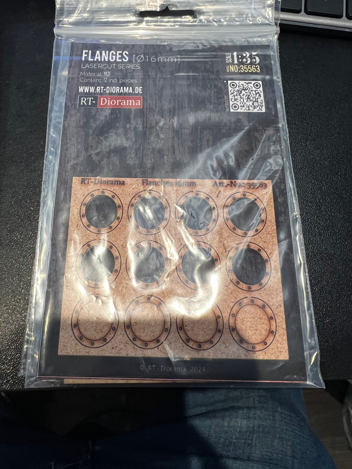 RT Diorama 1/35 Pipe Flanges 16mm (12 pieces) - Hobby Sense