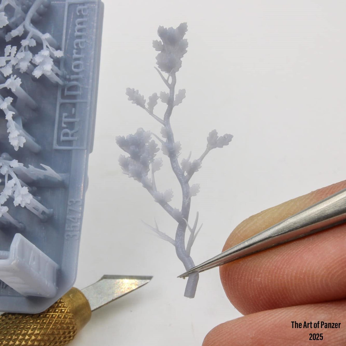 RT Diorama 1/35 Oak Branches [Camo Foliage] - Hobby Sense