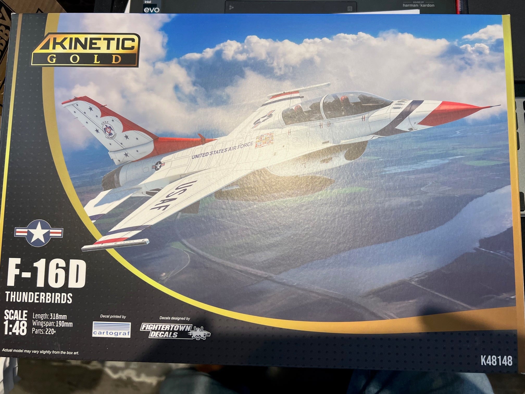 Kinetic 1/48 F16D Viper Thunderbirds - Hobby Sense