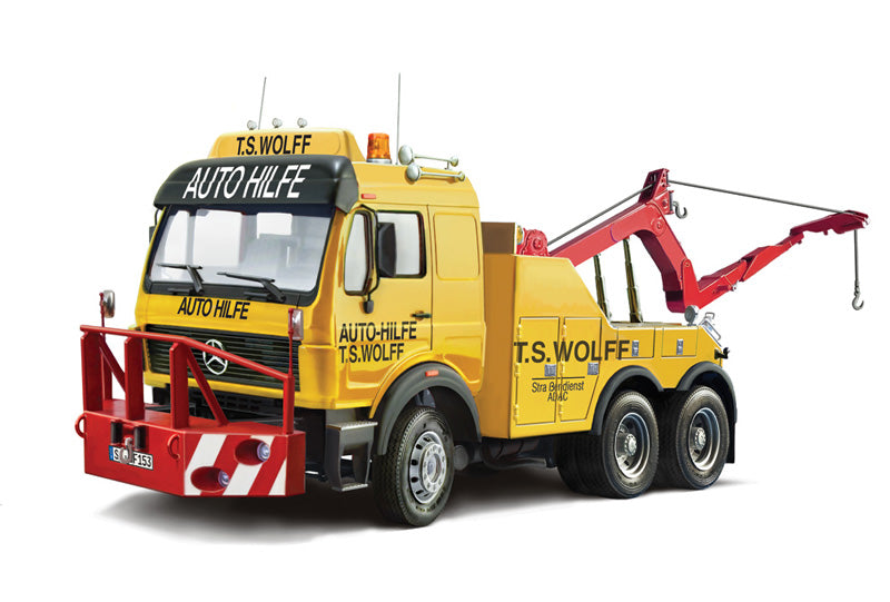 Italeri 1/24 Mercedes-Benz Wrecker Truck