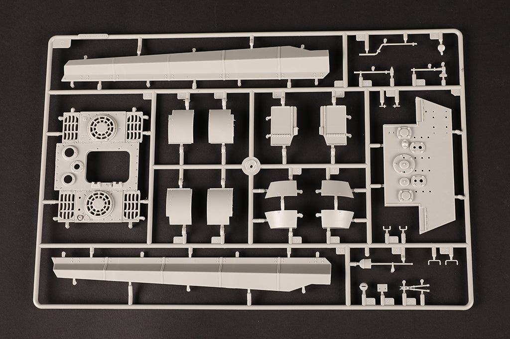 1/35 Pz.Kpfw.VI Sd.Kfz.182 Tiger Tank II (Henschel 105mm) - Hobby Sense