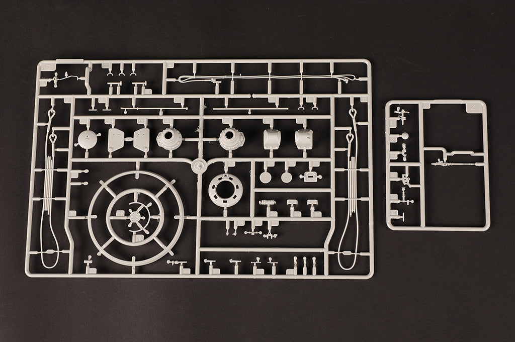 1/35 Pz.Kpfw.VI Sd.Kfz.182 Tiger Tank II (Henschel 105mm) - Hobby Sense