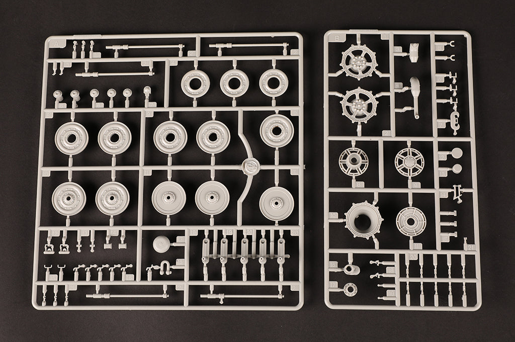 1/35 Pz.Kpfw.VI Sd.Kfz.182 Tiger Tank II (Henschel 105mm) - Hobby Sense
