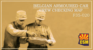 1/35 Belgian Armoured Car Crew Checking Map, resin - Hobby Sense