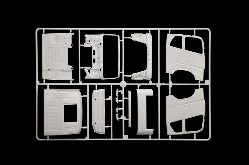 Italeri 1/24 Volvo FH16 Medium Roof - Hobby Sense