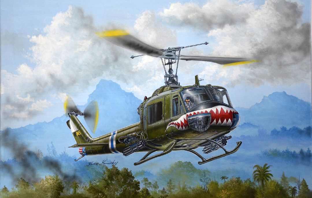 1/35 UH1B Huey Gunship