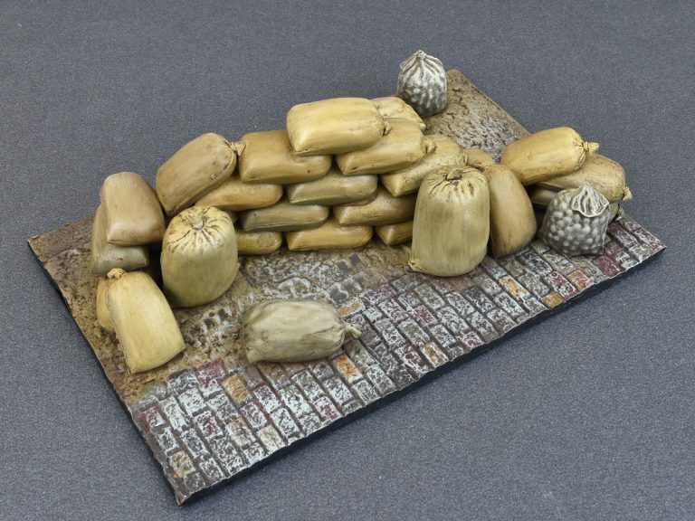 1/35 Hessian Bags (sand, cement, vegetables, flour, seeds etc.) - Hobby Sense