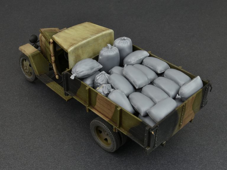 1/35 Hessian Bags (sand, cement, vegetables, flour, seeds etc.) - Hobby Sense