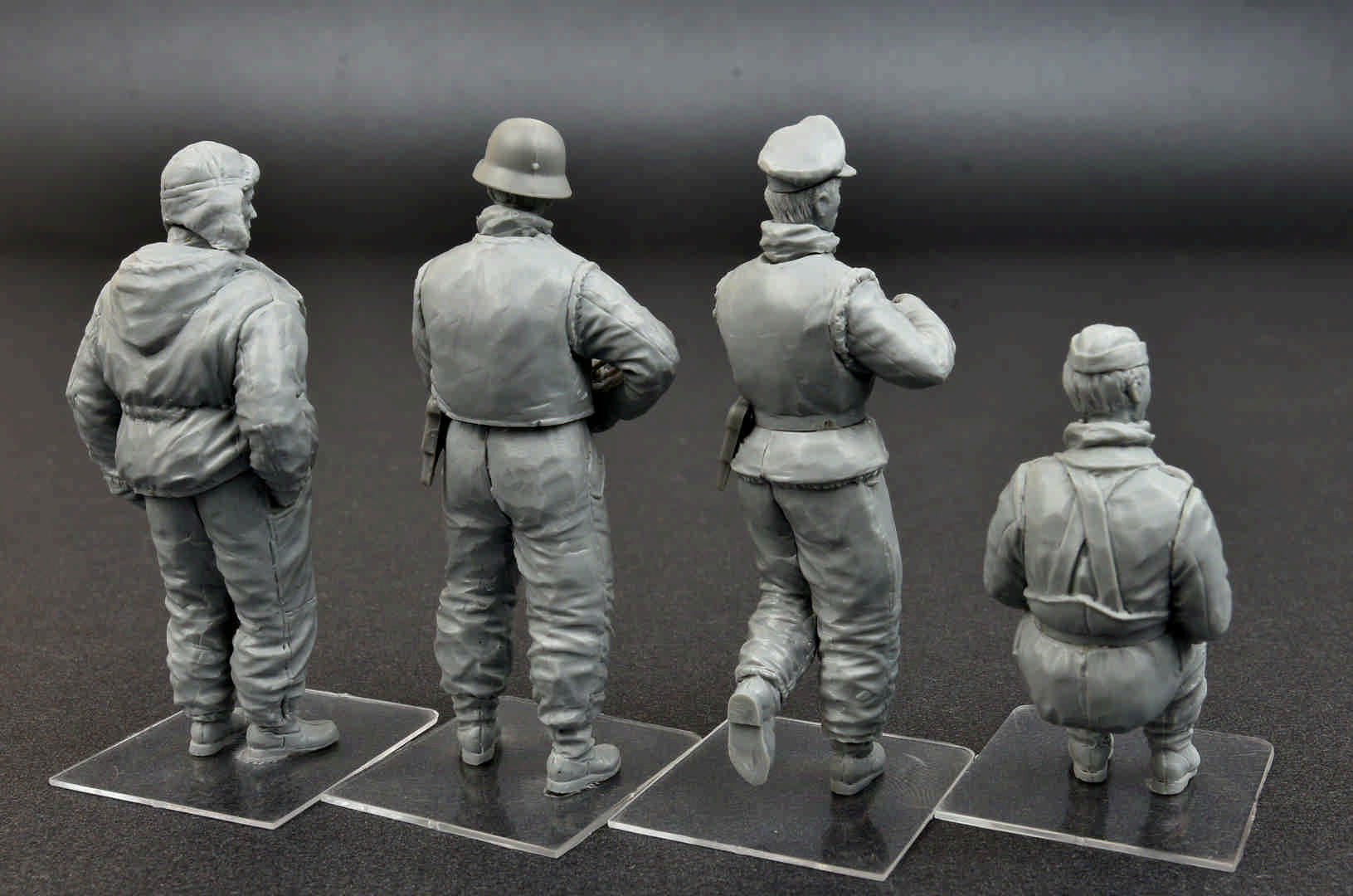 1/35 German Tank Crew, Kharkov 1943 - Hobby Sense