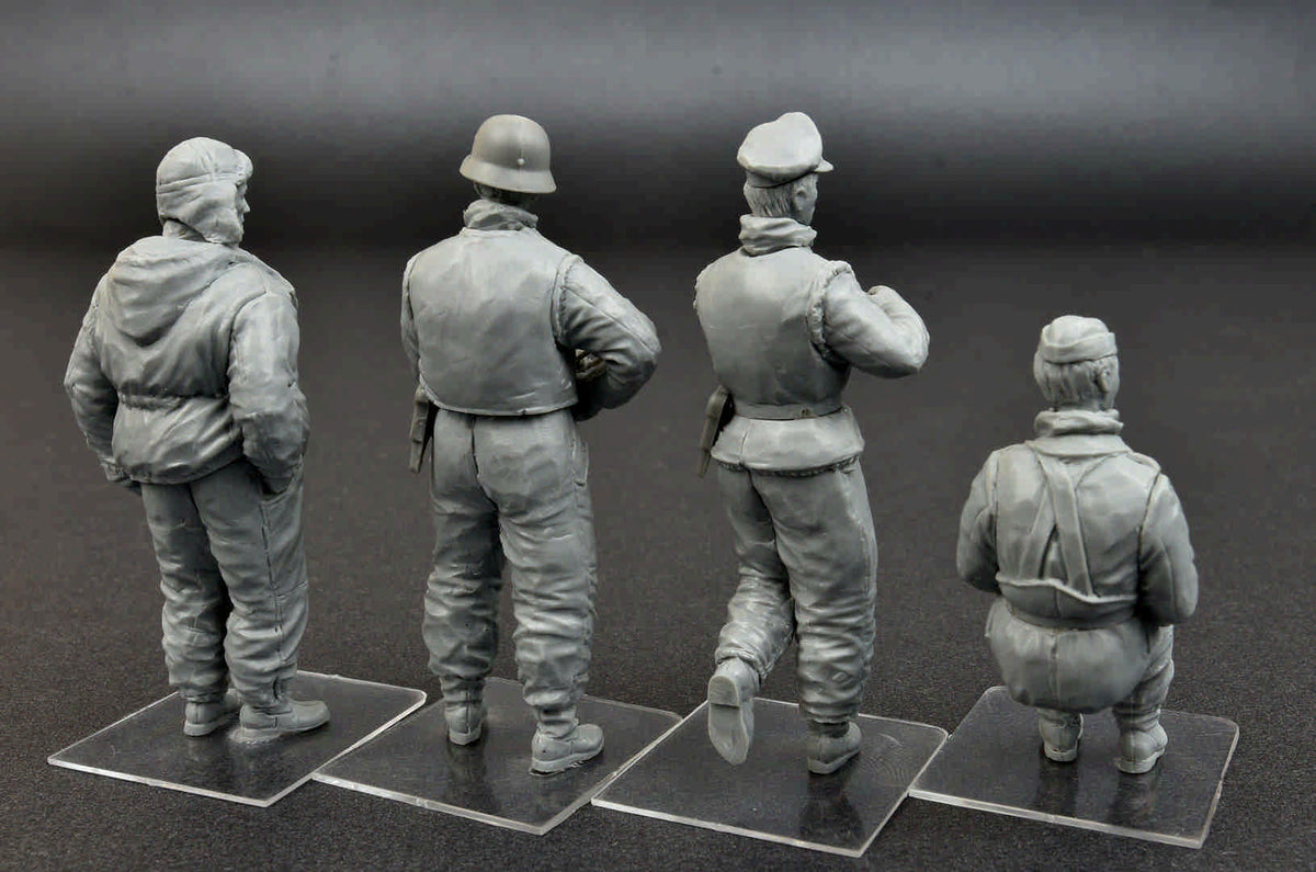 1/35 German Tank Crew, Kharkov 1943 - Hobby Sense