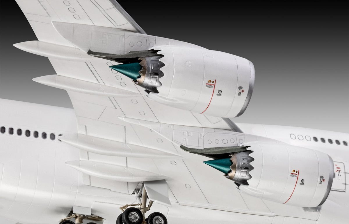 Revell 1/144 Boeing 747-8 Lufthansa 
