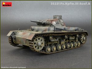 1/35 Pz.Kpfw.3 Ausf.B Panzer Tank w/Crew - Hobby Sense