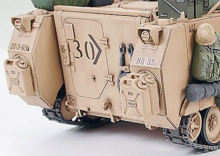 1/35 US M113A2 Personnel Carrier Desert Version - Hobby Sense