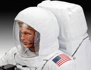 1/8 Apollo 11 Astronaut on the Moon - Hobby Sense
