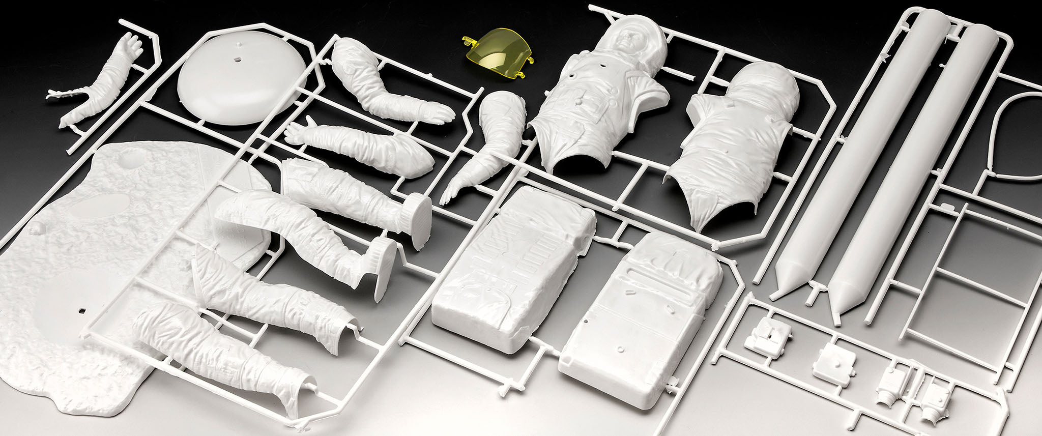 1/8 Apollo 11 Astronaut on the Moon - Hobby Sense