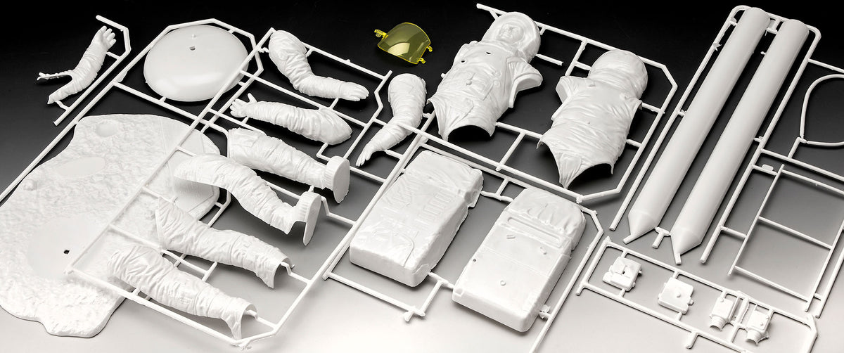 1/8 Apollo 11 Astronaut on the Moon - Hobby Sense
