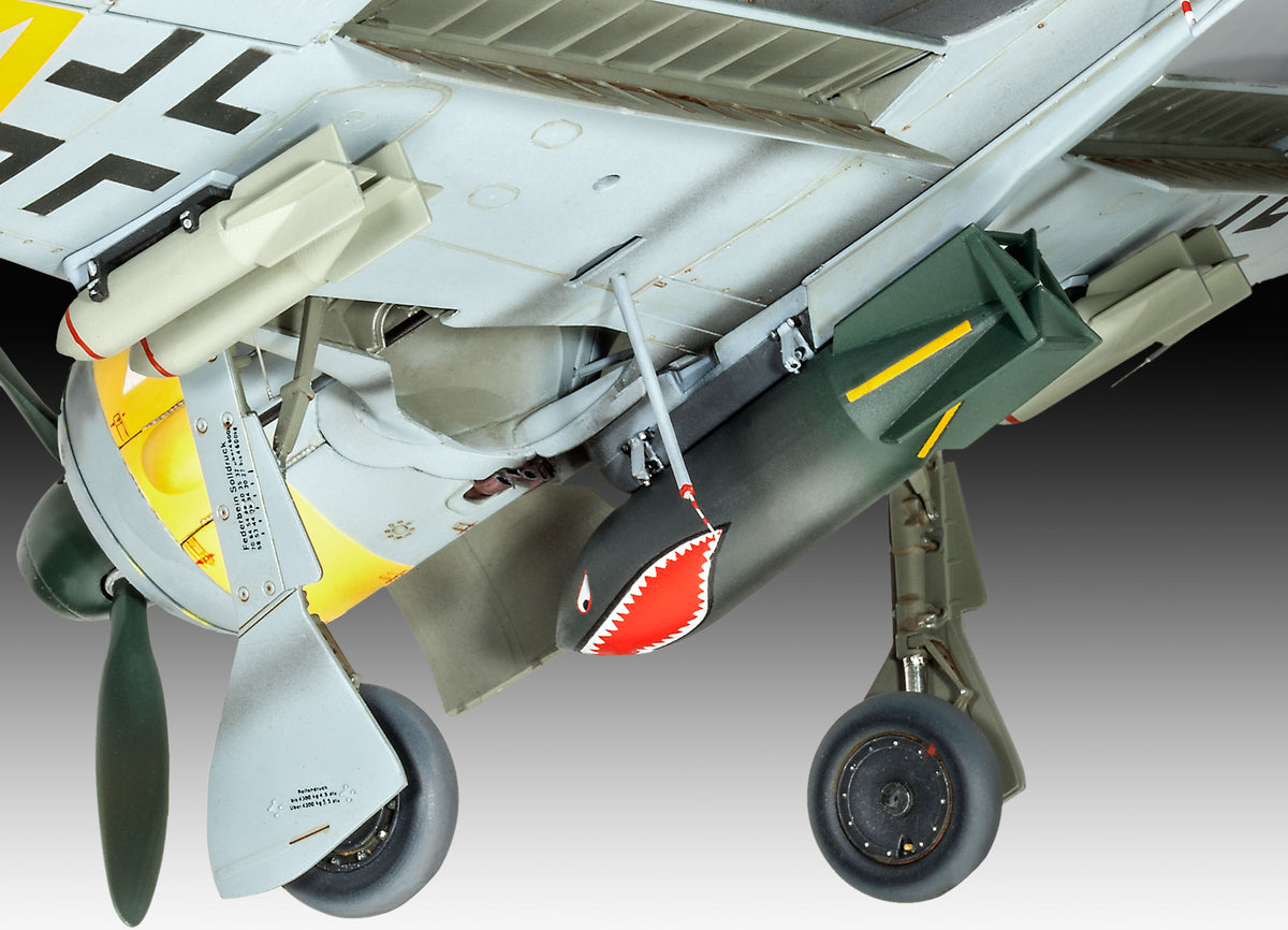 1/32 Focke Wulf Fw190 F-8 - Hobby Sense