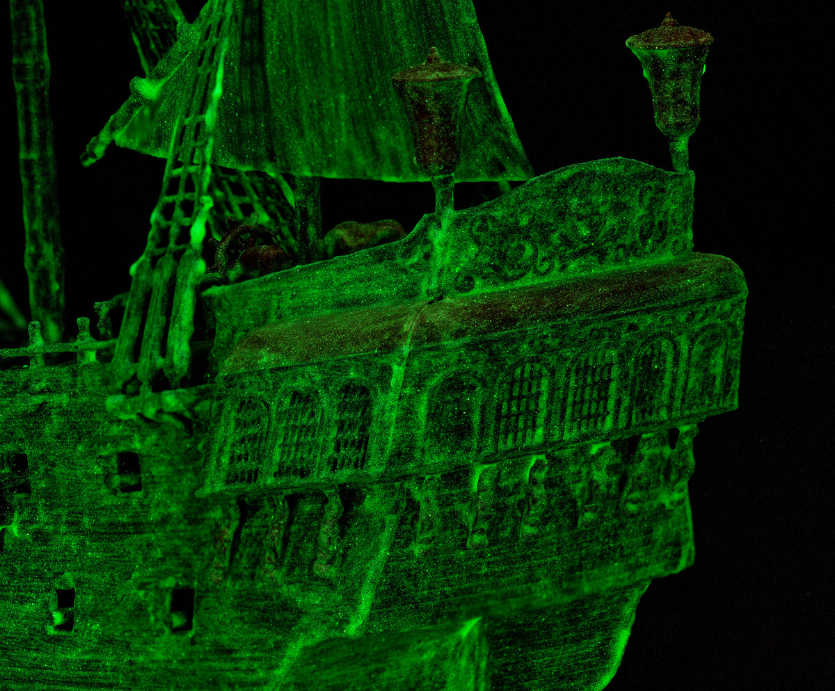 1/150 Ghost Ship, Glow in the Dark, Easy Click System - Hobby Sense