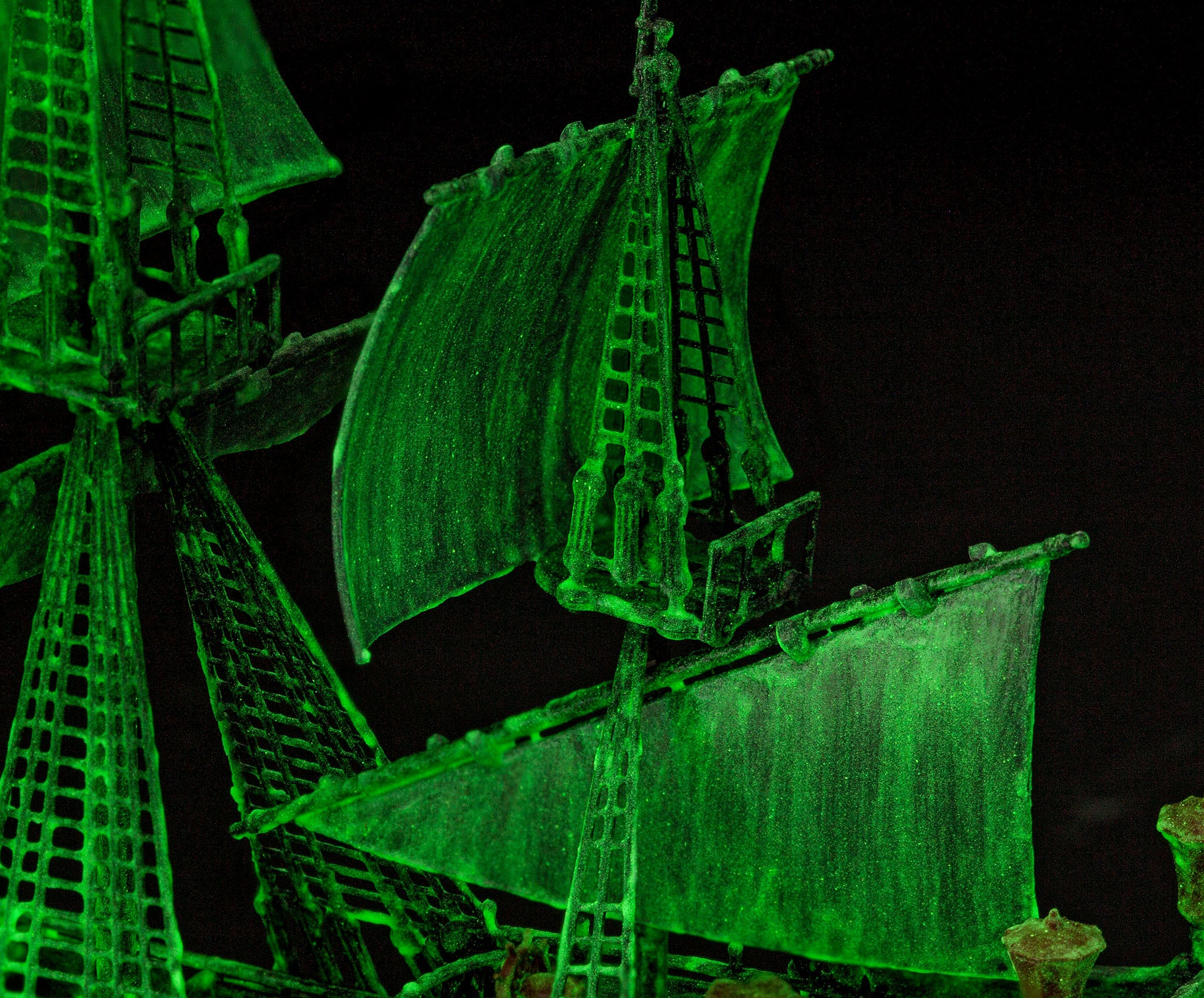 1/150 Ghost Ship, Glow in the Dark, Easy Click System - Hobby Sense