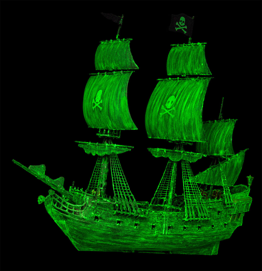 1/150 Ghost Ship, Glow in the Dark, Easy Click System - Hobby Sense