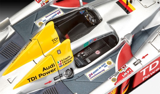 1/24 Gift Set Audi R10 TDI LeMans + 3D Puzzle - Hobby Sense