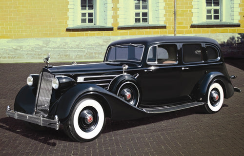 Packard Twelve (Model 1936) with passengers - Hobby Sense