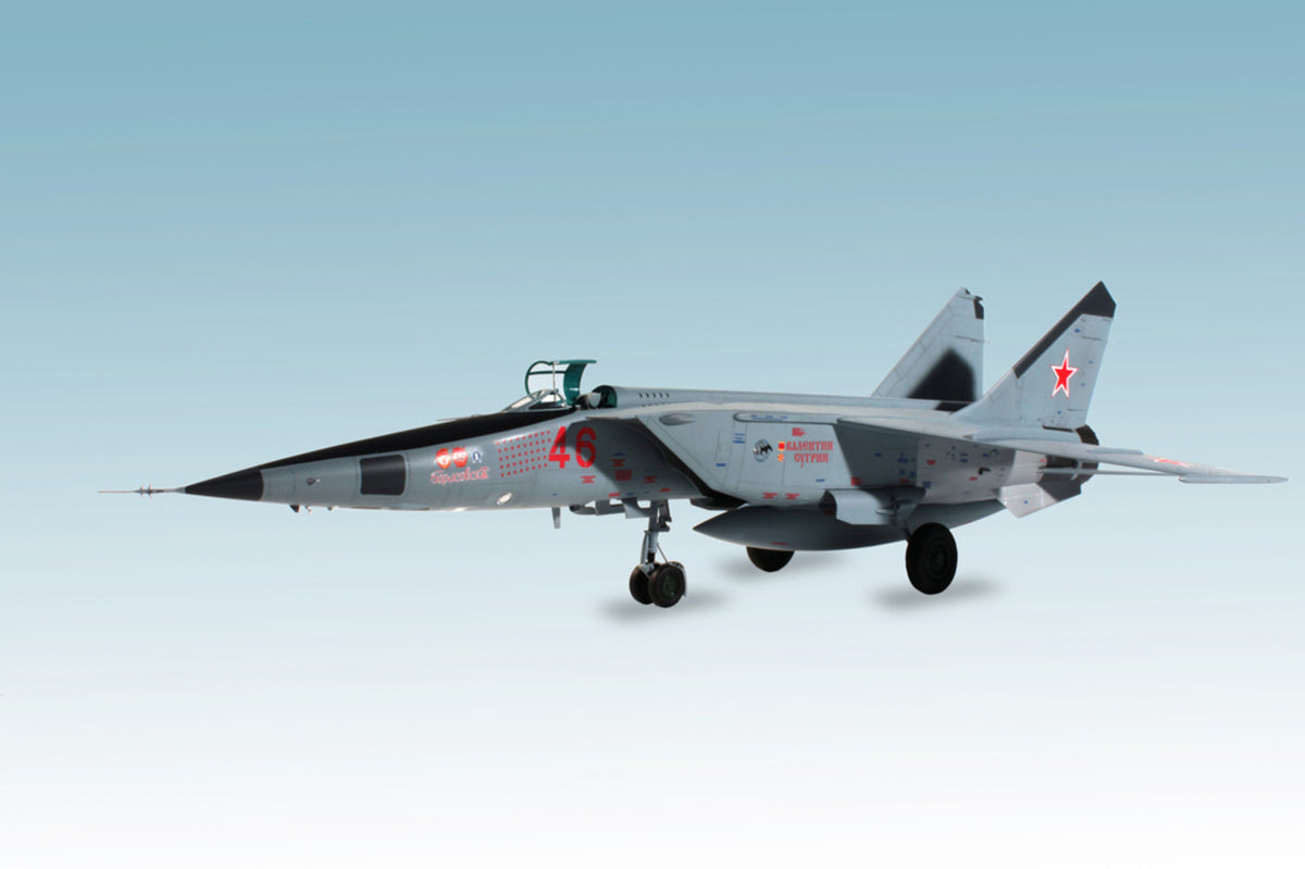 1/48 MiG-25 RBT, Soviet Reconnaissance Plane - Hobby Sense