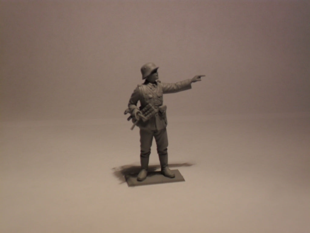 1/35 Sd.Kfz.251/1 Ausf.A with German Infantry - Hobby Sense