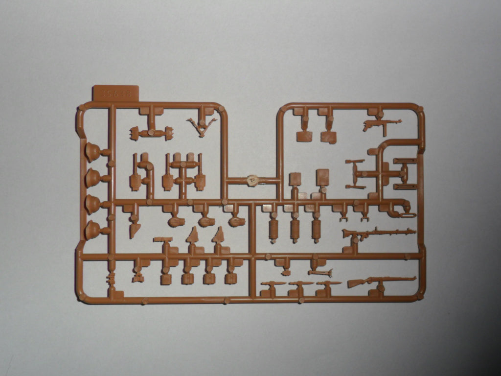 1/35 Sd.Kfz.251/1 Ausf.A with German Infantry - Hobby Sense