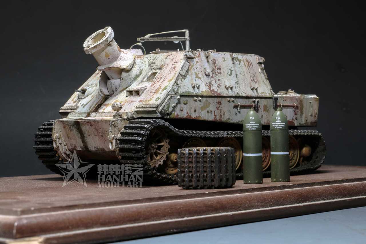 1/35 Sturmmorser Tiger with Full Interior - Hobby Sense