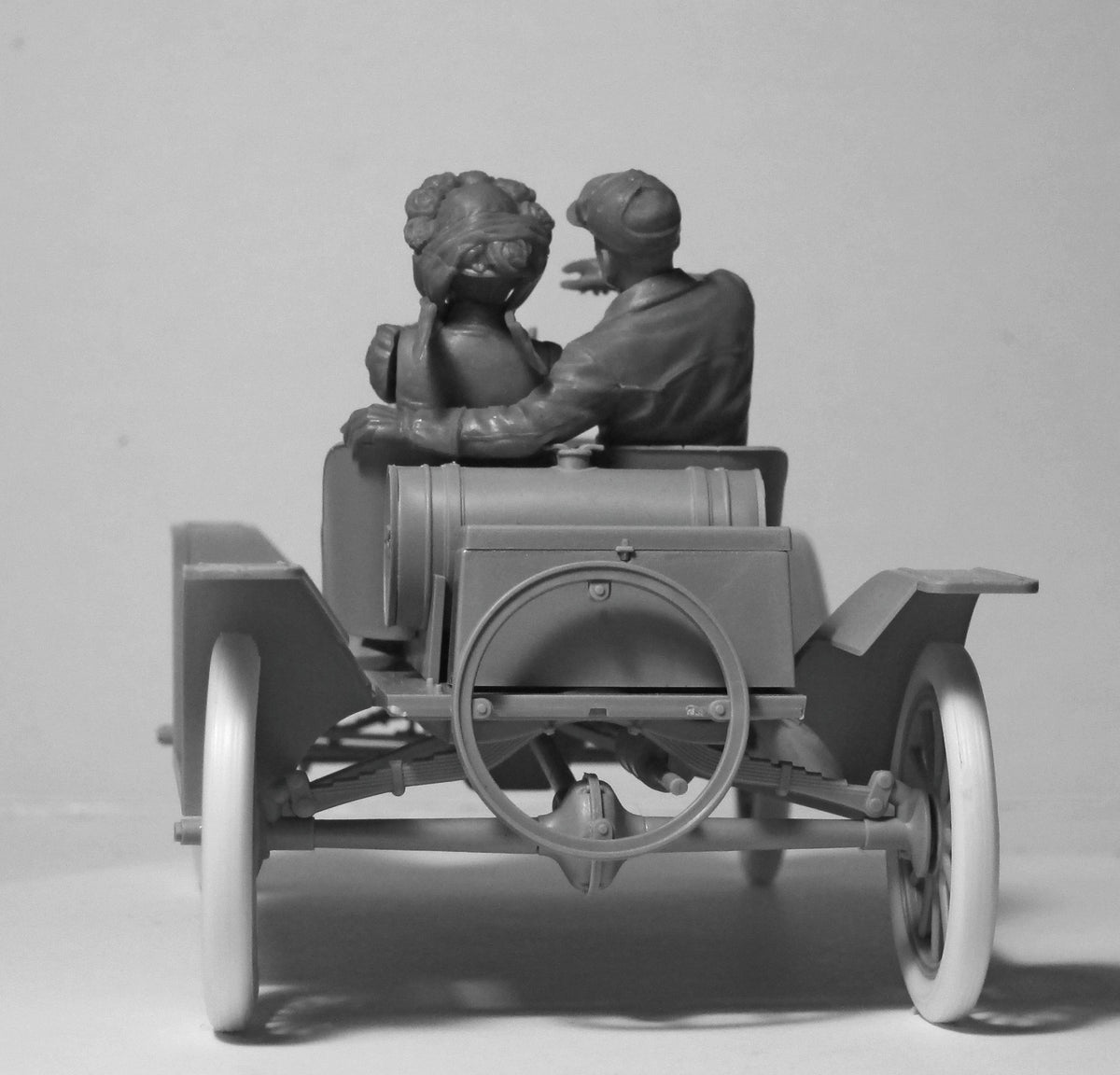 1/24 American Sport Car Drivers (1910s) (1 male, 1 female figures) - Hobby Sense