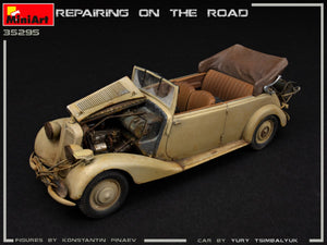 1/35 Repairing on the Road (Typ 170V Personenwagen Cabrio & 4 Figures) - Hobby Sense