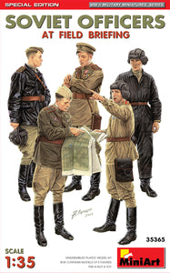 1/35 Soviet Officers at Field Briefing. Special Edition - Hobby Sense