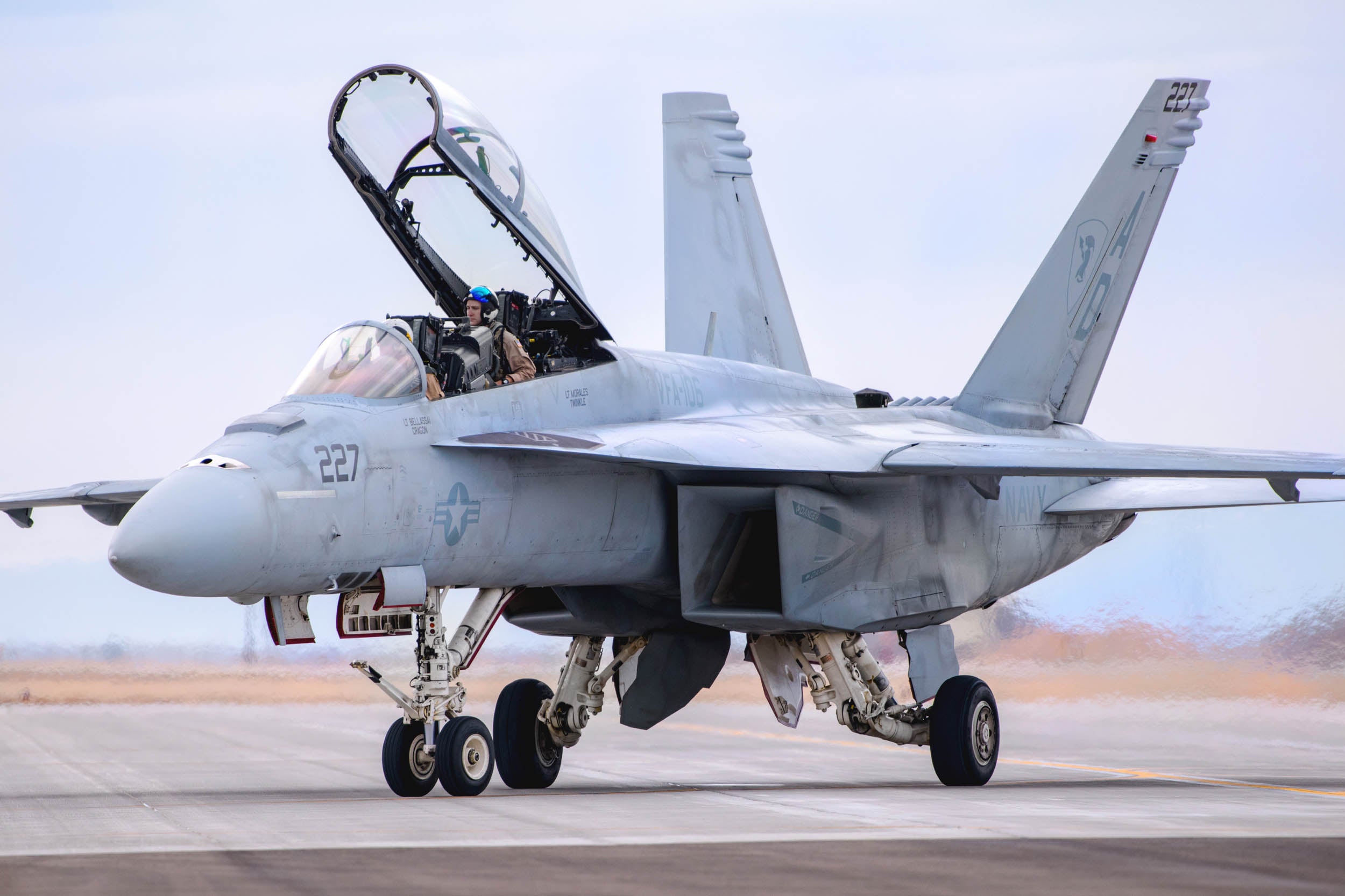 1/48 FA-18F Super Hornet - Hobby Sense