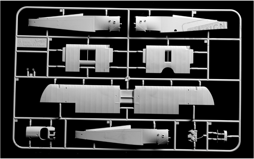 1/32 Sopwith F.1 Camel & LVG C.VI 