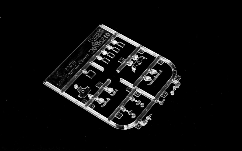 1/32 Sopwith F.1 Camel & LVG C.VI "The Duellists" - Hobby Sense