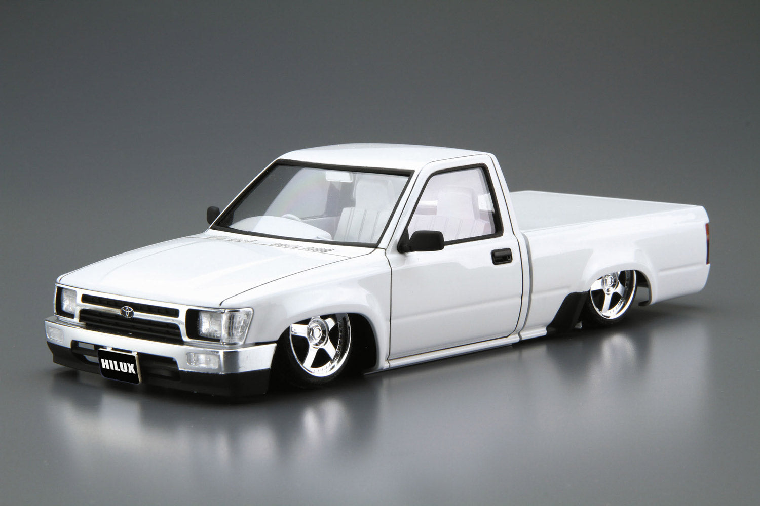 1/24 Toyota Hilux RN80 Custom '85 - Hobby Sense