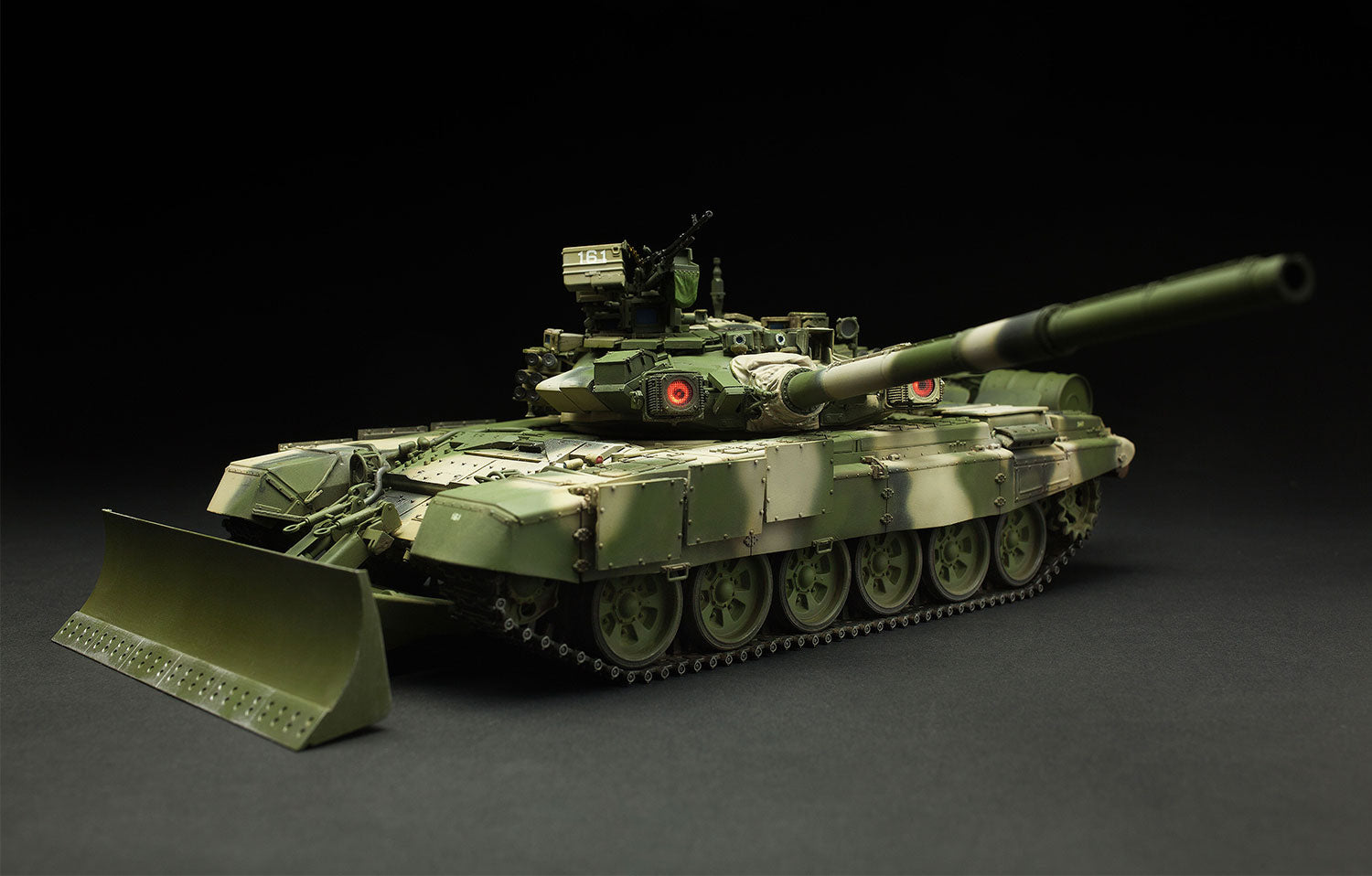 1/35 Russian Main Battle Tank T-90 w/TBS-86 Tank Dozer - Hobby Sense