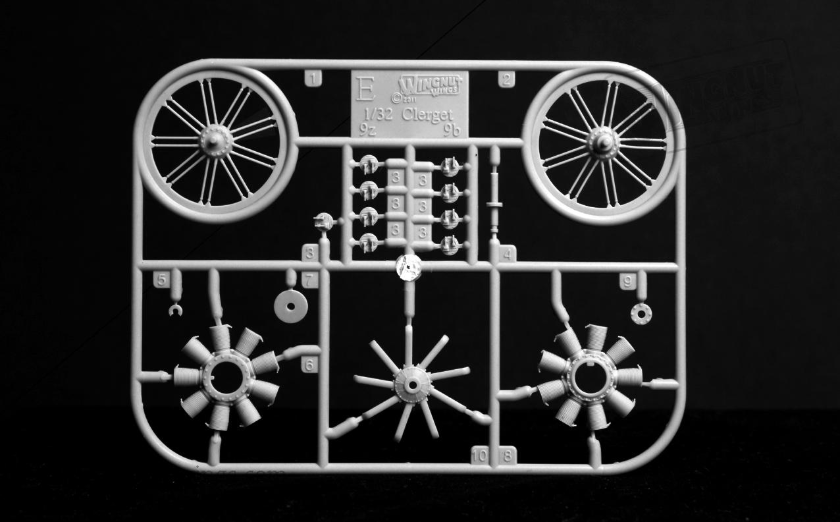 1/32 Sopwith F.1 Camel & LVG C.VI 