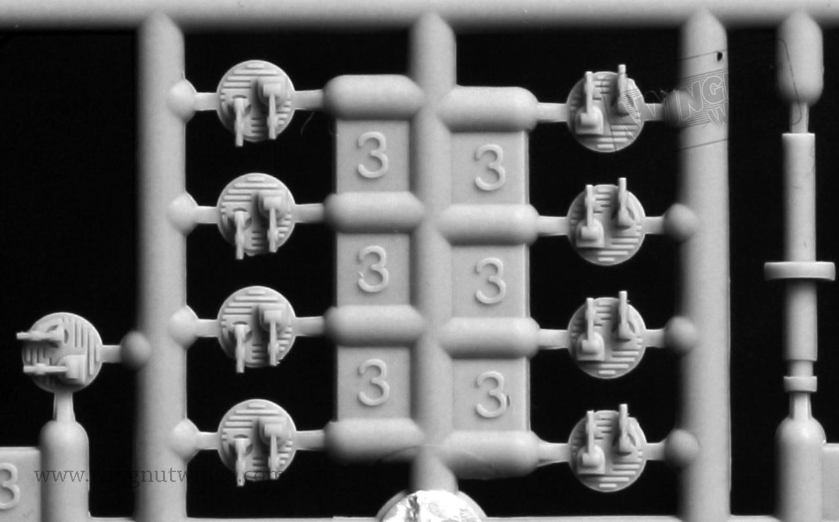 1/32 Sopwith F.1 Camel & LVG C.VI 