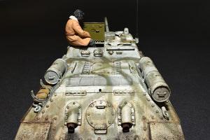 1/35 SU-85 Mod. 1943 (Early Production) with Crew - Hobby Sense
