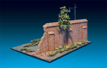 Diorama with Brick Wall - Hobby Sense