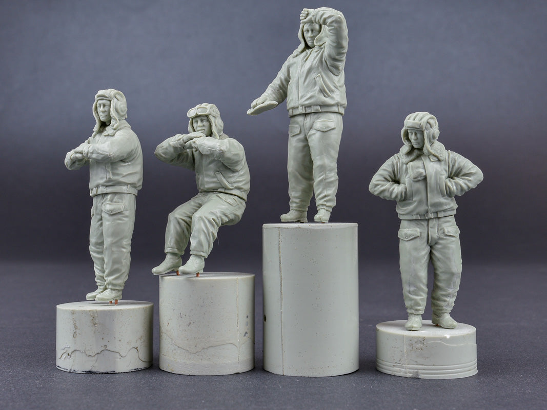 1/35 Soviet Tank Crew 1970-1980s. Winter Uniform - Hobby Sense